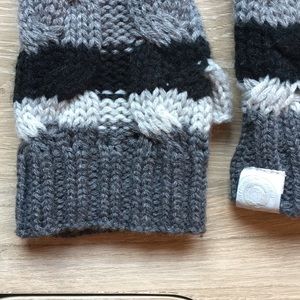 LitteMissMatched cable knit arm warmers